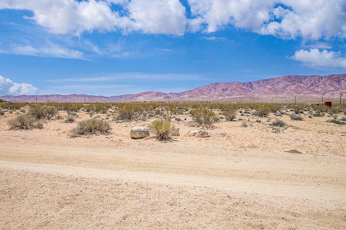 Saddle Rock Way